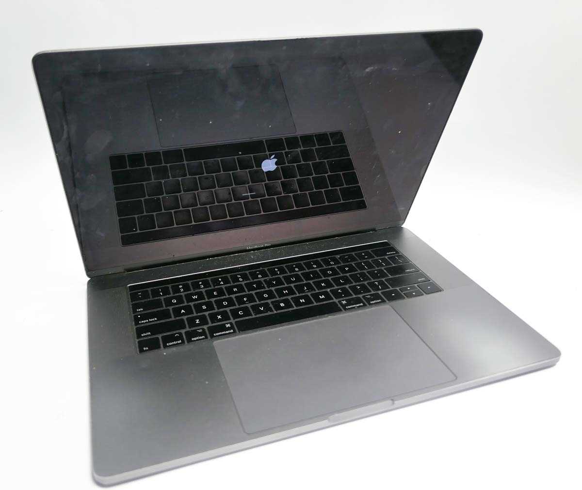 Lot 2008 - MacBook Pro 15" 2017 A1707 Space Grey laptop...