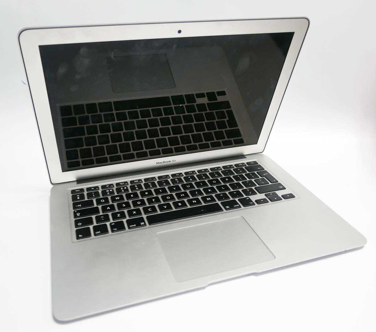 Lot 2010 - MacBook Air 13" 2017 A1466 Silver laptop with...