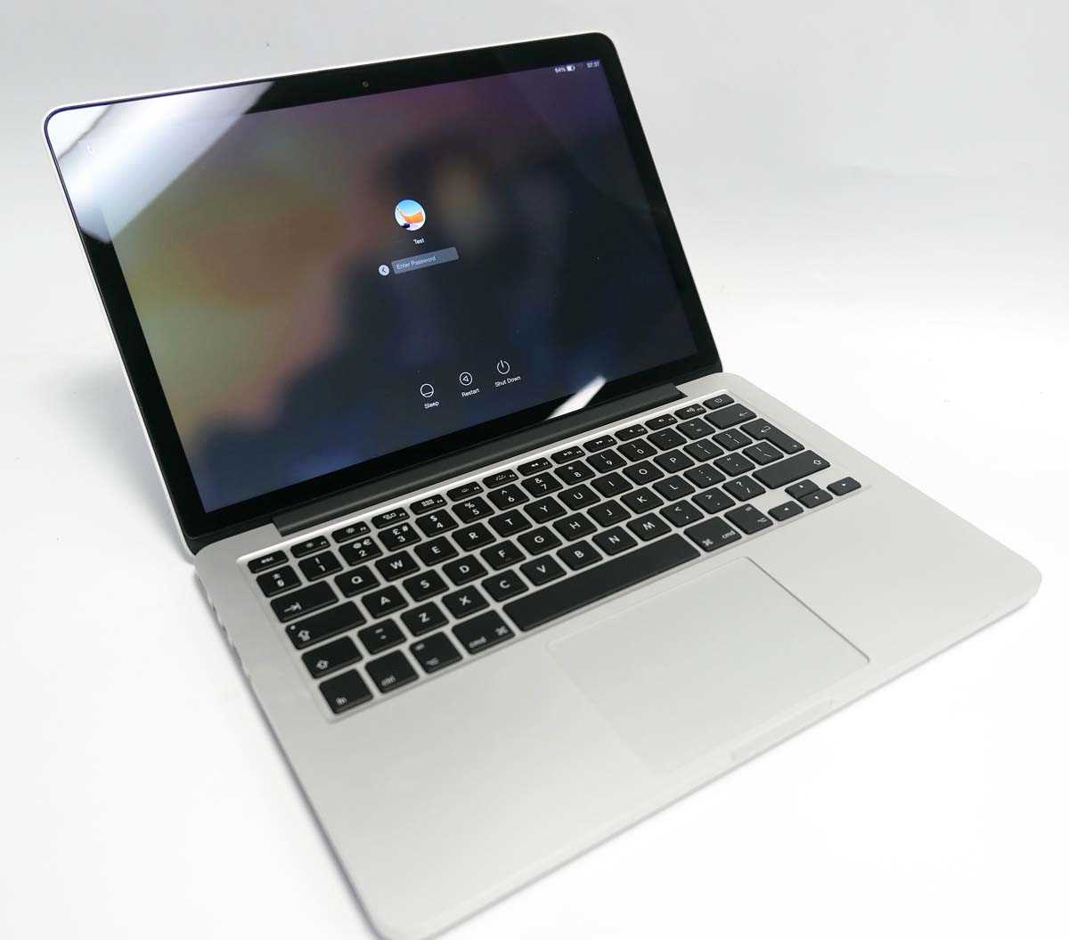 Lot 2013 - MacBook Pro 13" 2013 A1502 Silver laptop with...