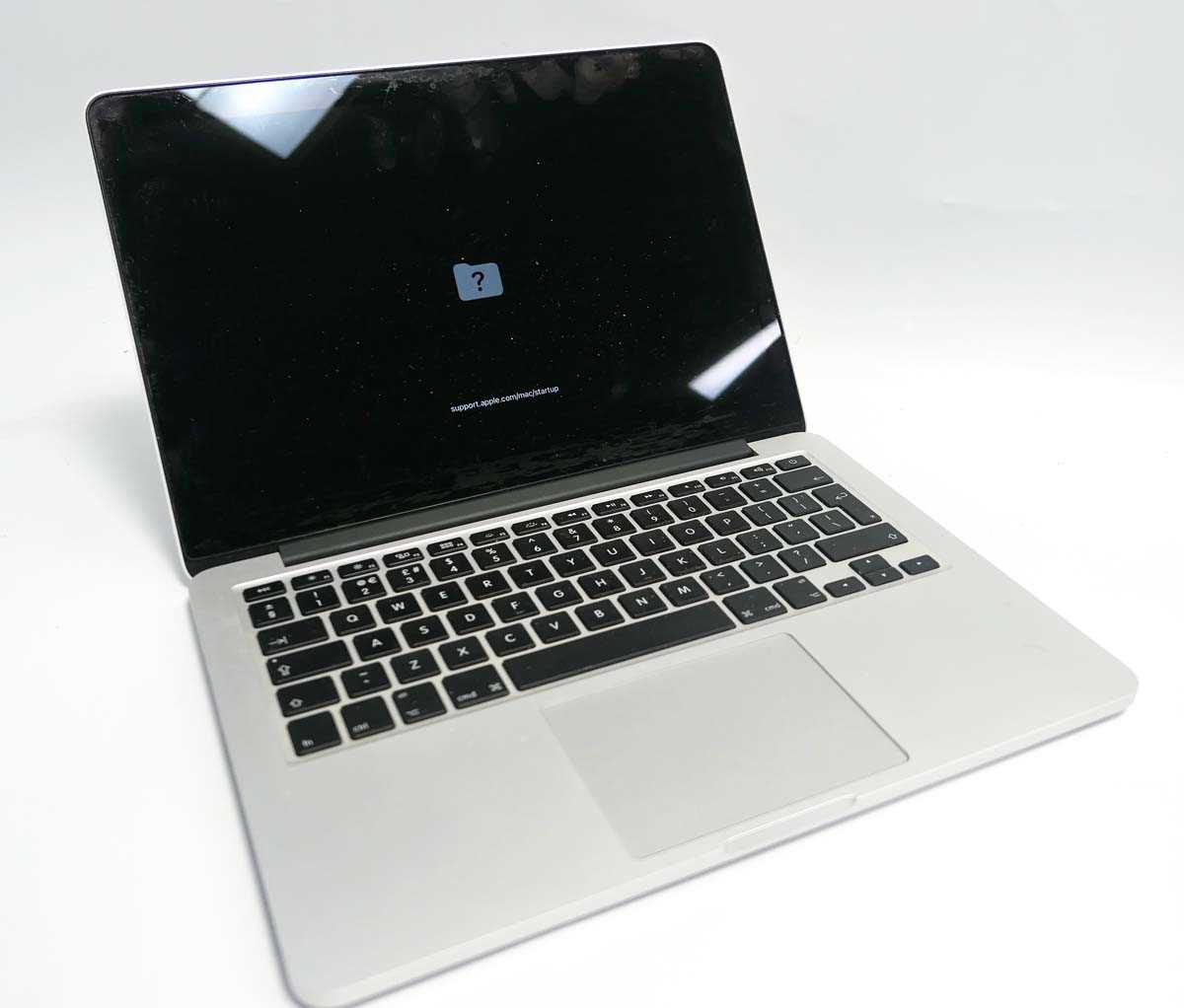 Lot 2014 - MacBook Pro 13" 2013 A1502 Silver laptop with...