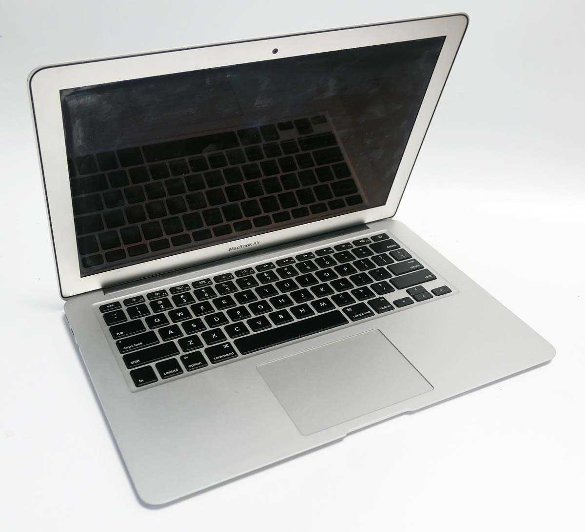 Lot 2016 - MacBook Air 13" 2012 A1466 Silver laptop with...