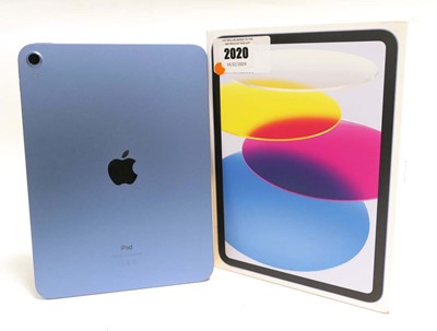 Lot 2020 - iPad 10th Gen 64GB A2696 Blue with box and cable