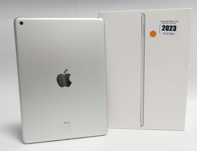 Lot 2023 - iPad 6th Gen 128GB A1893 Silver with box