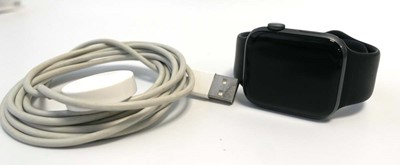 Lot 2132 - Apple Watch Series 4 44MM with charger