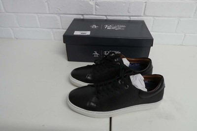 Lot Boxed pair of men's Penguin Paxton trainers in...