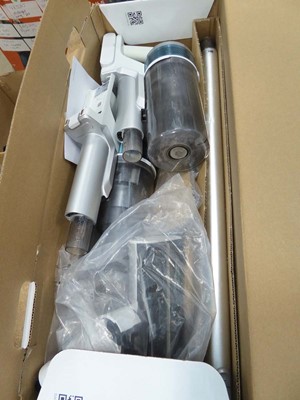 Lot 3135 - Samsung Jet 70 Series cordless stick vacuum...