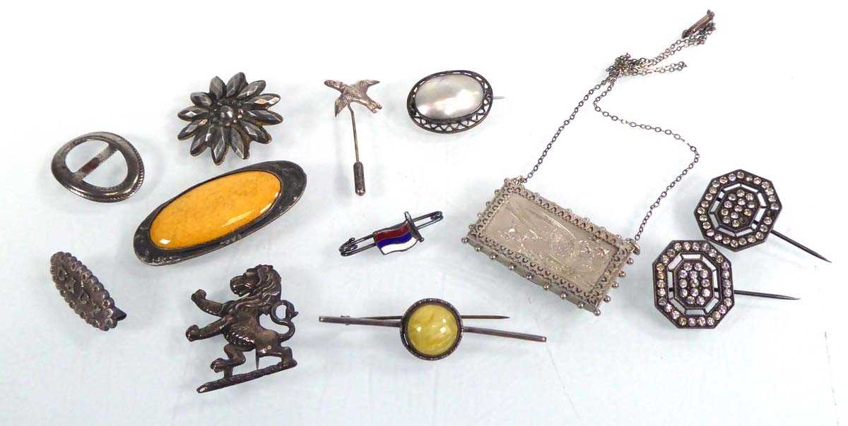 Lot 511 - A group of silver and metalware jewellery...