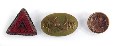 Lot A Chinese Export cinnabar lacquer type brooch...