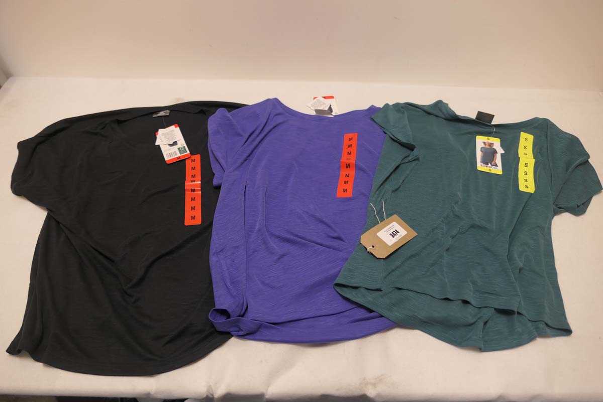 Lot 3474 - 20 32 Degrees t-shirts