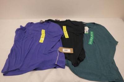 Lot 3478 - 20 32 Degrees t-shirts