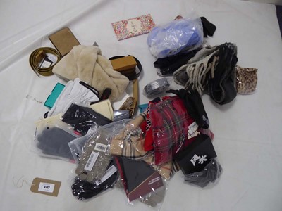 Lot 3737 - Selection of various accessories