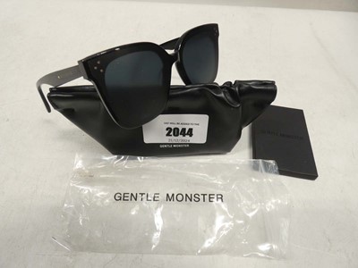 Lot 2044 - Gentle Monster Flatba Series 'Her' sunglasses...