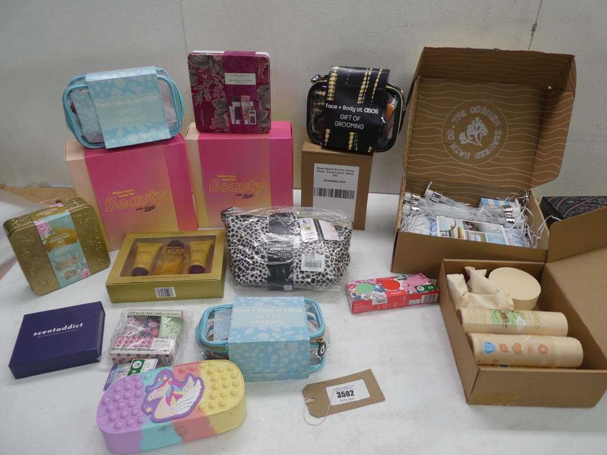 Lot 16 toiletry gift sets including Laura Ashley,...