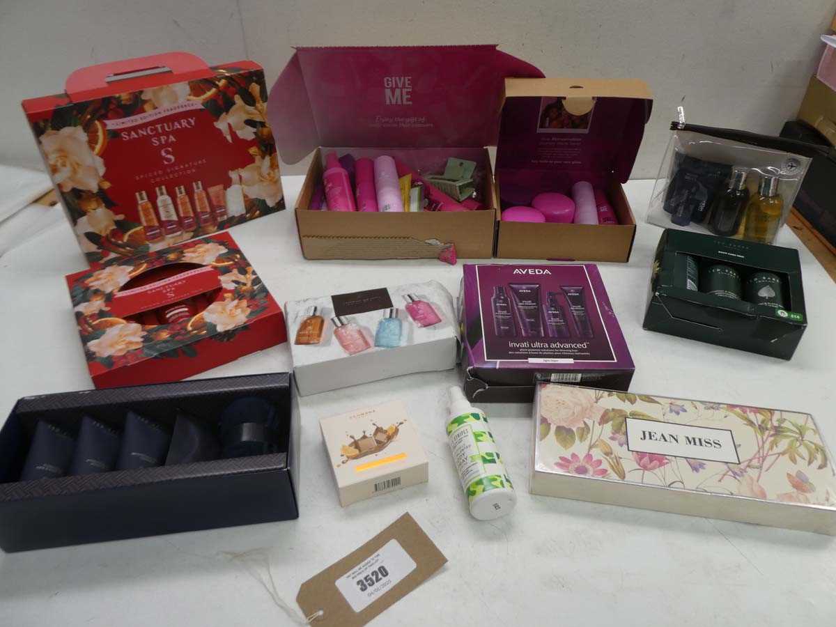 Lot 10 toiletry gift sets including Sanctuary Spa,...