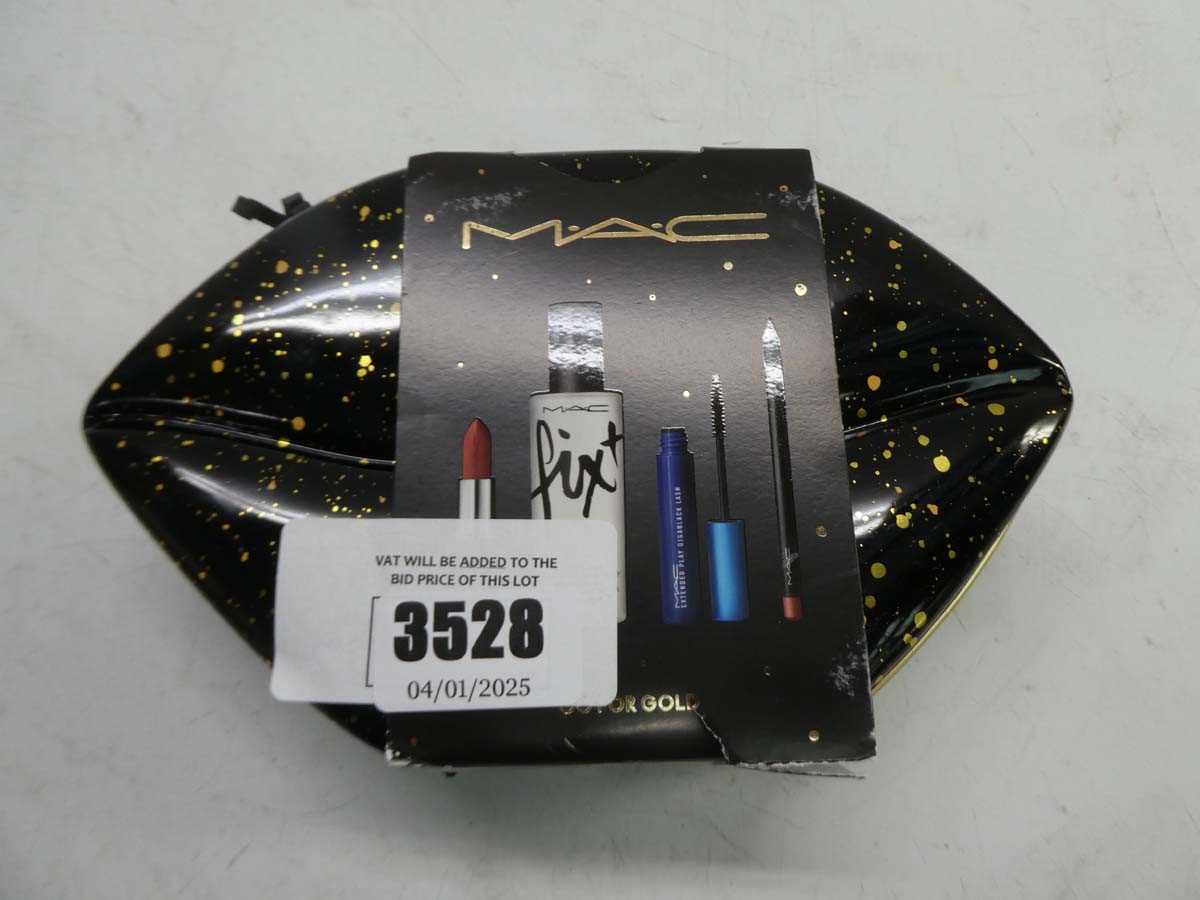 Lot MAC Go For Gold cosmetic gift set