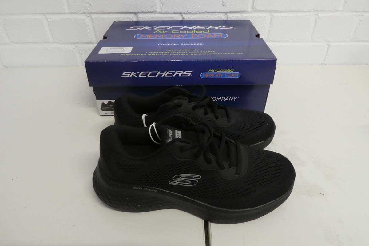 Lot 1522 - Boxed pair of men's Skechers skech-lite air...