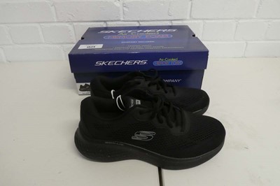 Lot Boxed pair of men's Skechers skech-lite air...