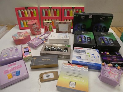 Lot Selection of beauty gift sets including Dove,...