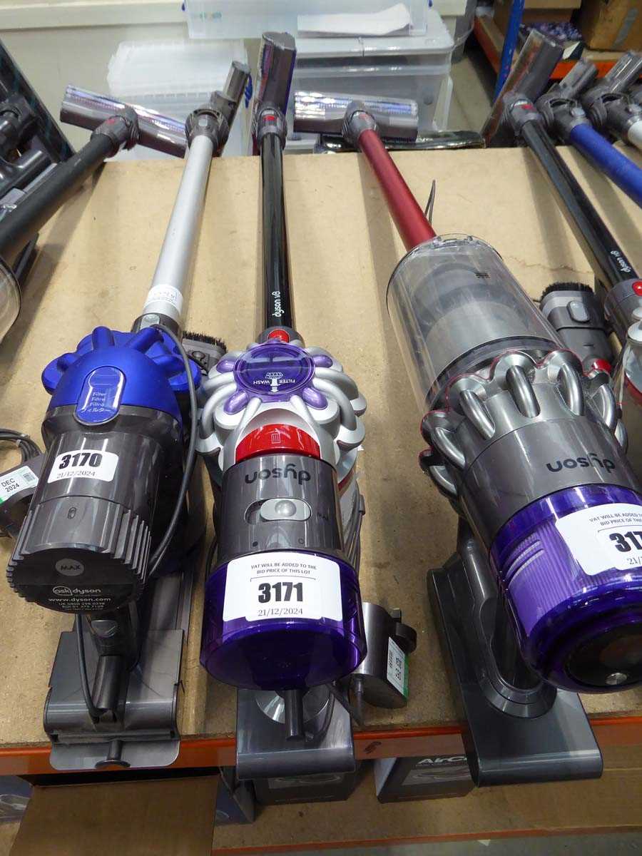 Lot 3171 - Dyson V8 cordless handheld stick vacuum with...