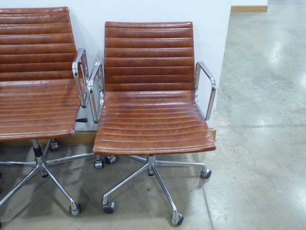 Lot 5044 - Chromed swivel armchair with leather seat in...