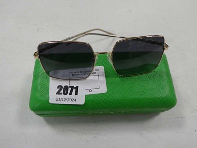 Lot 2071 - Moschino ladies sunglasses in case