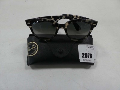 Lot 2076 - Ray-Ban sunglasses with case