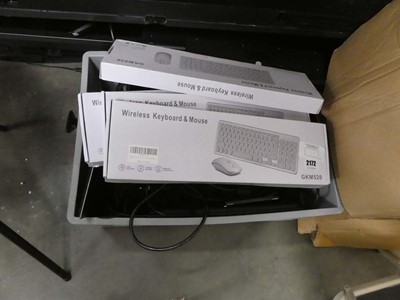 Lot 2172 - 2 boxes containing various cables, keyboards,...