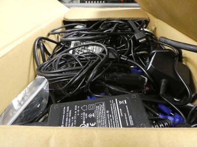 Lot 2202 - Box containing various cables