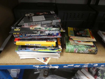 Lot 2157 - Selection of comics and graphic novels