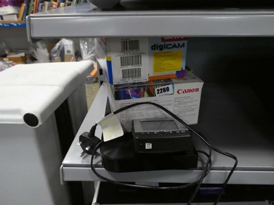 Lot 2260 - Samsung Blu-ray player, digicam, Canon Power...