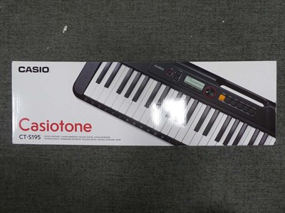 Lot Boxed Casio keyboard (CT-5195AD)