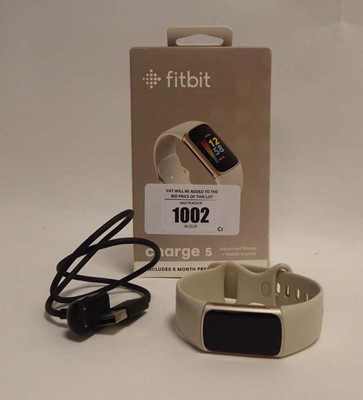 Lot Fitbit charge 5 Advanced fitness + health...