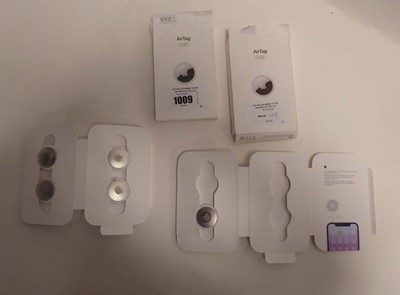 Lot Apple AirTag 4 pack, boxed, together with a...