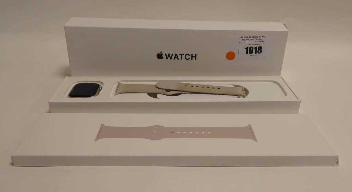 Lot 1018 - Apple Watch SE (2nd Gen), 40mm, Starlight...