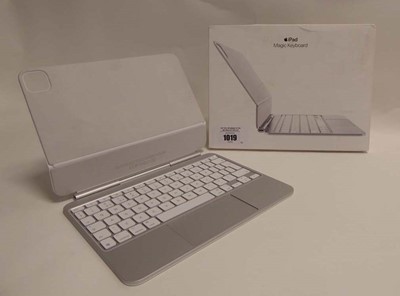 Lot Apple iPad Magic Keyboard, White - British,...