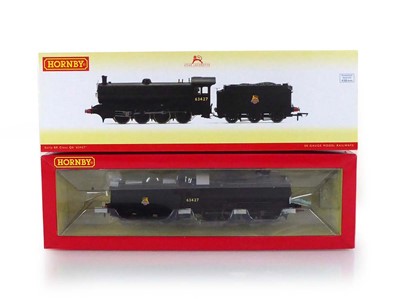 Lot 172 - A Hornby OO gauge R3542 Class Q6 loco and...