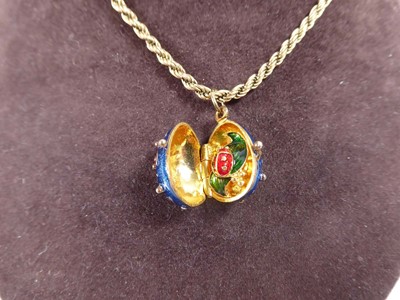 Lot 520 - A yellow metal ropetwist necklace suspending a...