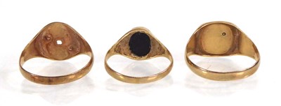 Lot 523 - A 9ct yellow gold signet ring set small...