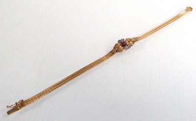 Lot 526 - A 14ct yellow gold double strand articulated...