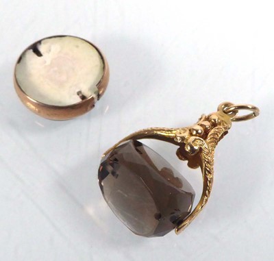 Lot 535 - A 9ct yellow gold swivel fob set smoky quartz,...