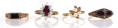 Lot 542 - An Edwardian 9ct yellow gold ring set two...