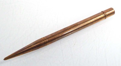 Lot 550 - A 9ct yellow gold propelling pencil, Sampson...