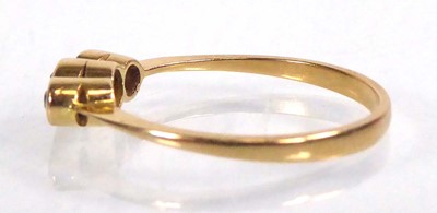 Lot 555 - An 18ct yellow gold ring set three small...