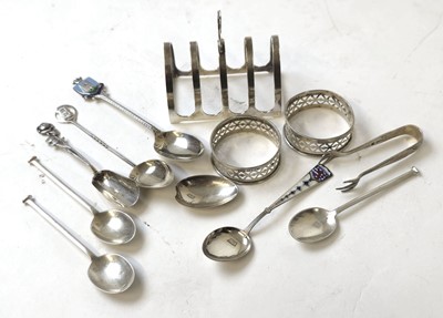 Lot 432 - A collection of silver items to include toast...