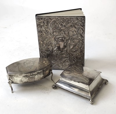 Lot 434 - A George V silver trinket box together with...