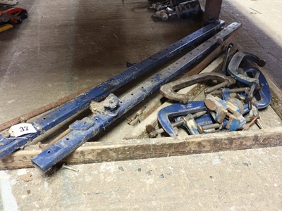 Lot 37 - 2x 5' sash cramps, a single sash cramp, a...