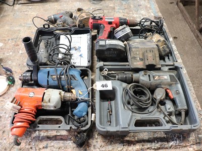 Lot 46 - 3x power drills and a Milwaukee 18v battery...