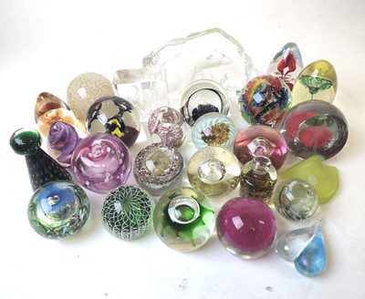 Lot 223 - A collection of twenty-six assorted glass...