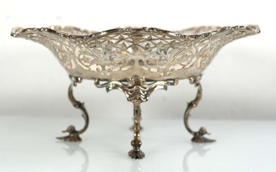 Lot 352 - An Edwardian pierced silver bon bon dish of...