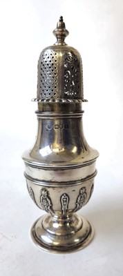 Lot 452 - An Edwardian silver sifter, London 1904,...